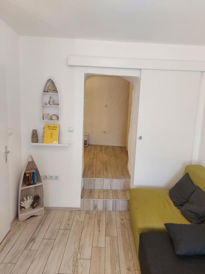 Apartmant Bionda Novi Vinodolski, Cozy And Nice Apartment For 4 People In The City Center Luaran gambar