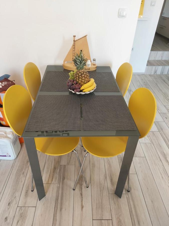 Apartmant Bionda Novi Vinodolski, Cozy And Nice Apartment For 4 People In The City Center Luaran gambar