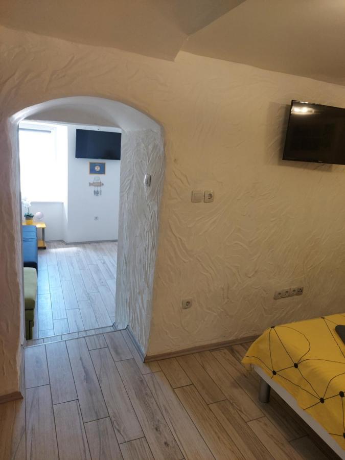 Apartmant Bionda Novi Vinodolski, Cozy And Nice Apartment For 4 People In The City Center Luaran gambar