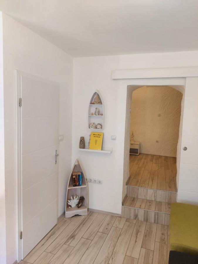 Apartmant Bionda Novi Vinodolski, Cozy And Nice Apartment For 4 People In The City Center Luaran gambar