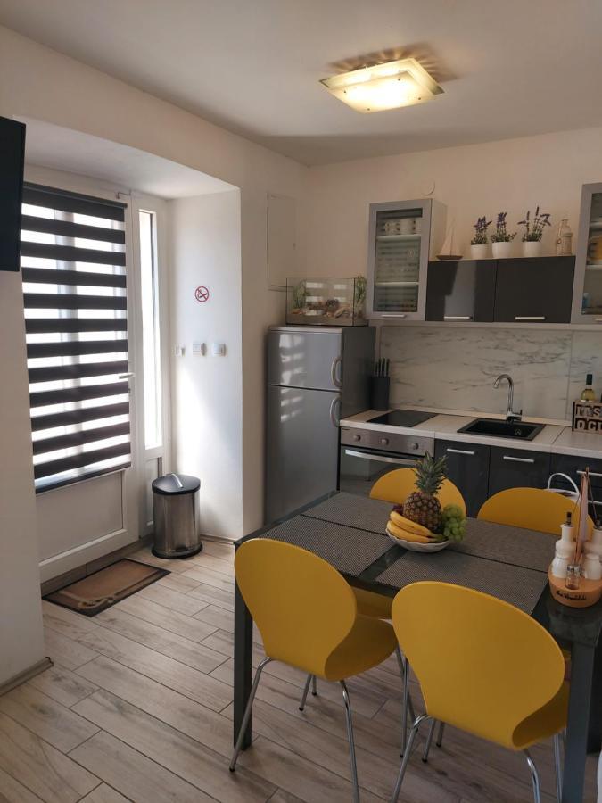 Apartmant Bionda Novi Vinodolski, Cozy And Nice Apartment For 4 People In The City Center Luaran gambar