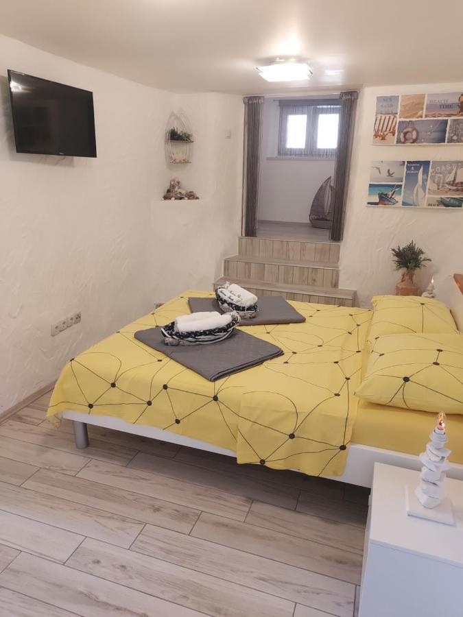 Apartmant Bionda Novi Vinodolski, Cozy And Nice Apartment For 4 People In The City Center Luaran gambar