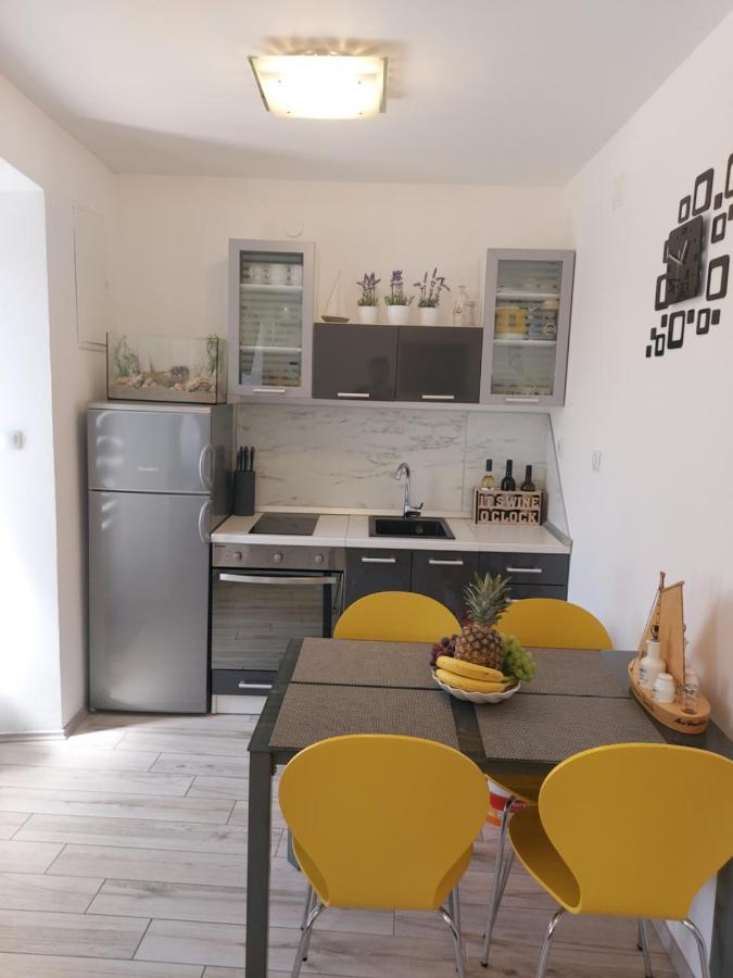 Apartmant Bionda Novi Vinodolski, Cozy And Nice Apartment For 4 People In The City Center Luaran gambar