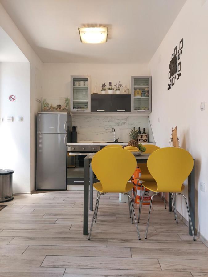 Apartmant Bionda Novi Vinodolski, Cozy And Nice Apartment For 4 People In The City Center Luaran gambar
