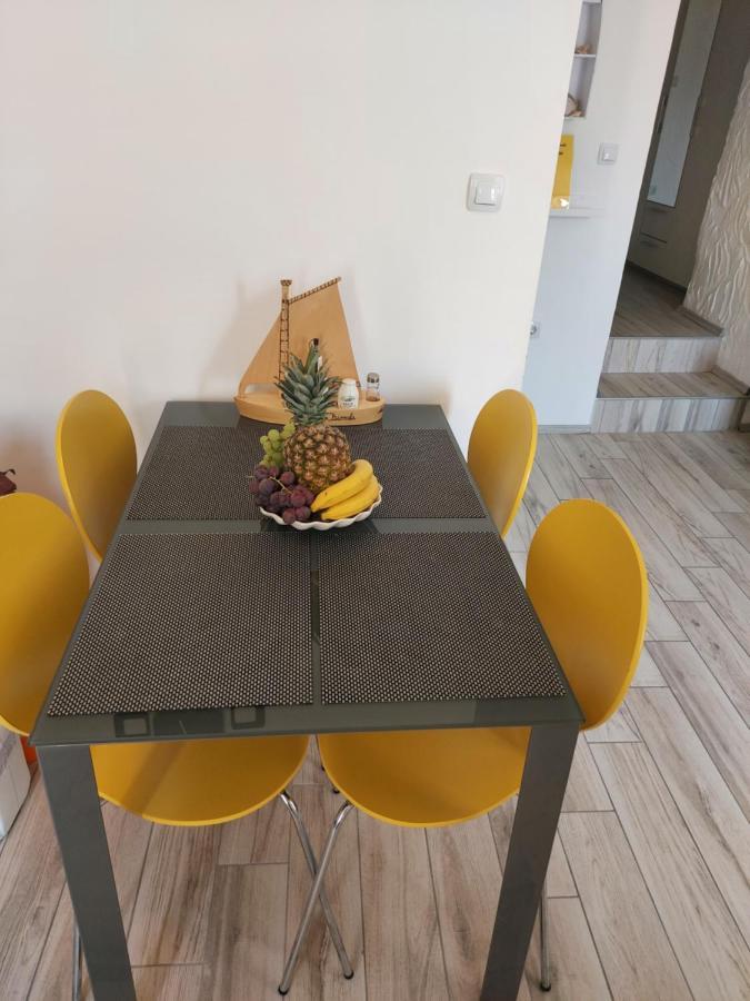 Apartmant Bionda Novi Vinodolski, Cozy And Nice Apartment For 4 People In The City Center Luaran gambar