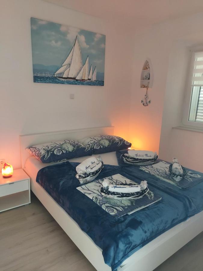 Apartmant Bionda Novi Vinodolski, Cozy And Nice Apartment For 4 People In The City Center Luaran gambar