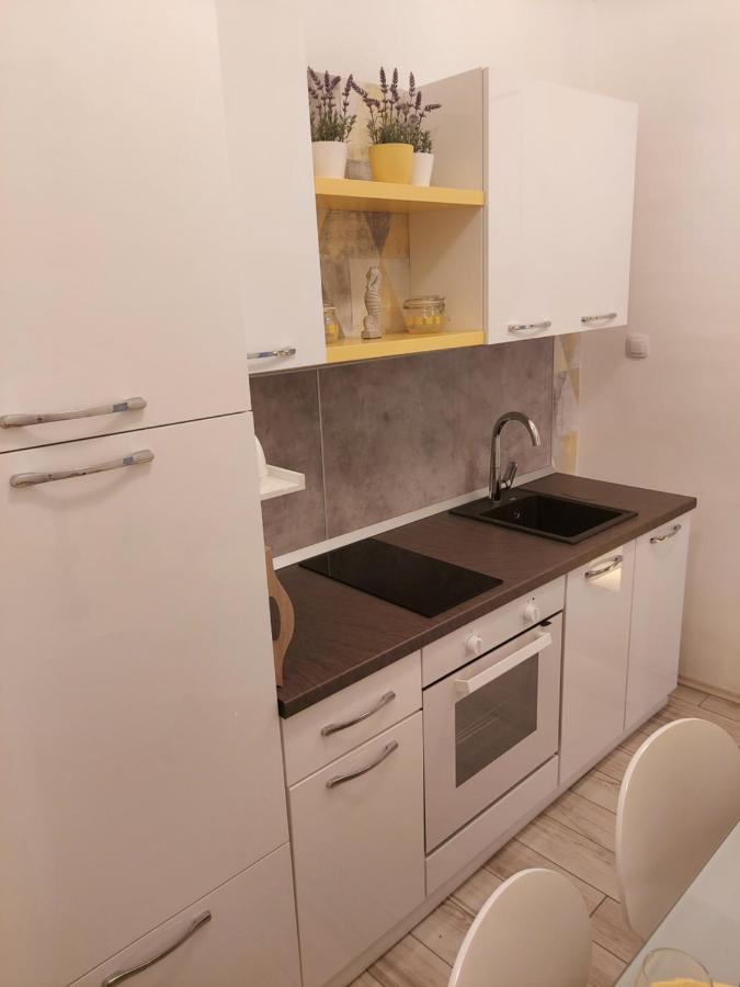 Apartmant Bionda Novi Vinodolski, Cozy And Nice Apartment For 4 People In The City Center Luaran gambar