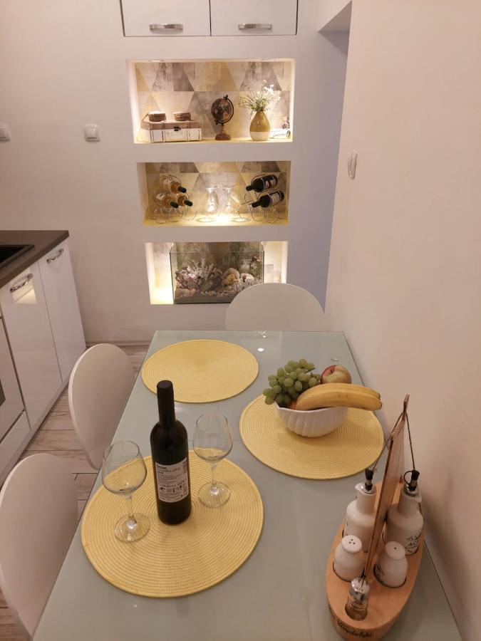 Apartmant Bionda Novi Vinodolski, Cozy And Nice Apartment For 4 People In The City Center Luaran gambar