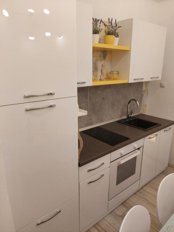 Apartmant Bionda Novi Vinodolski, Cozy And Nice Apartment For 4 People In The City Center Luaran gambar