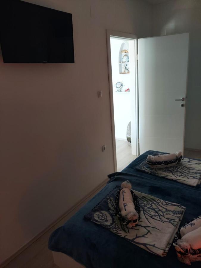 Apartmant Bionda Novi Vinodolski, Cozy And Nice Apartment For 4 People In The City Center Luaran gambar