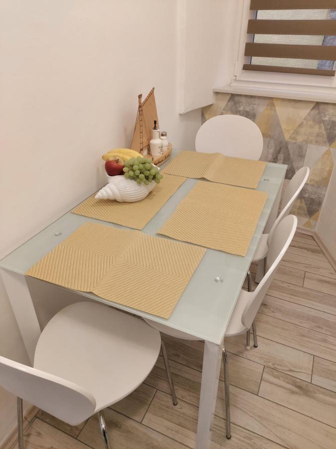 Apartmant Bionda Novi Vinodolski, Cozy And Nice Apartment For 4 People In The City Center Luaran gambar