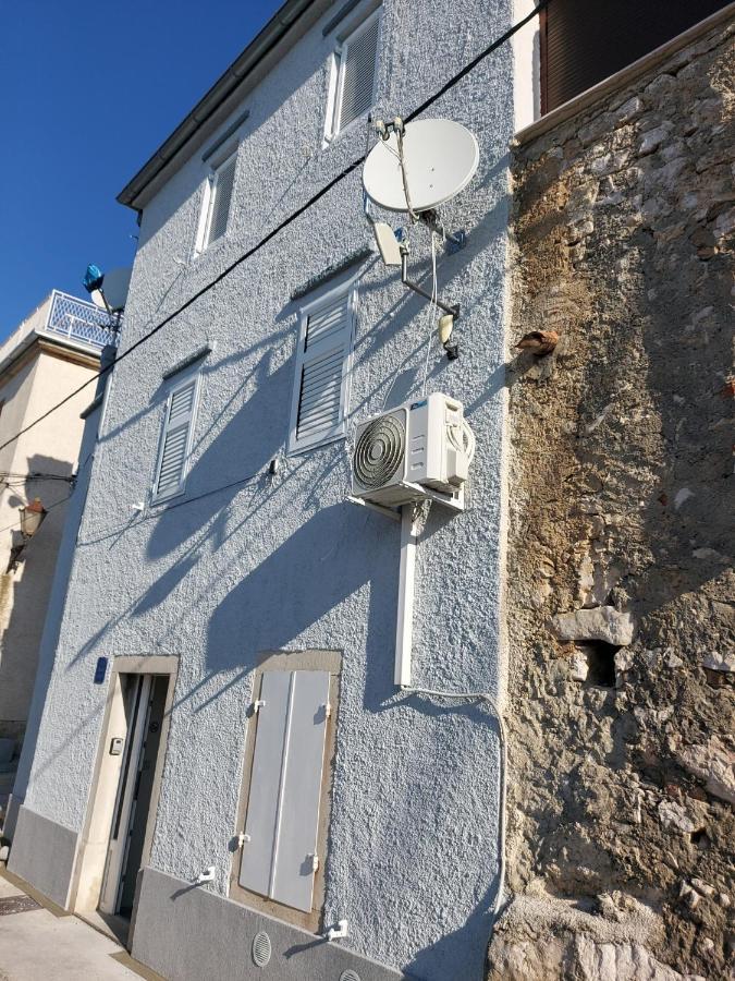 Apartmant Bionda Novi Vinodolski, Cozy And Nice Apartment For 4 People In The City Center Luaran gambar