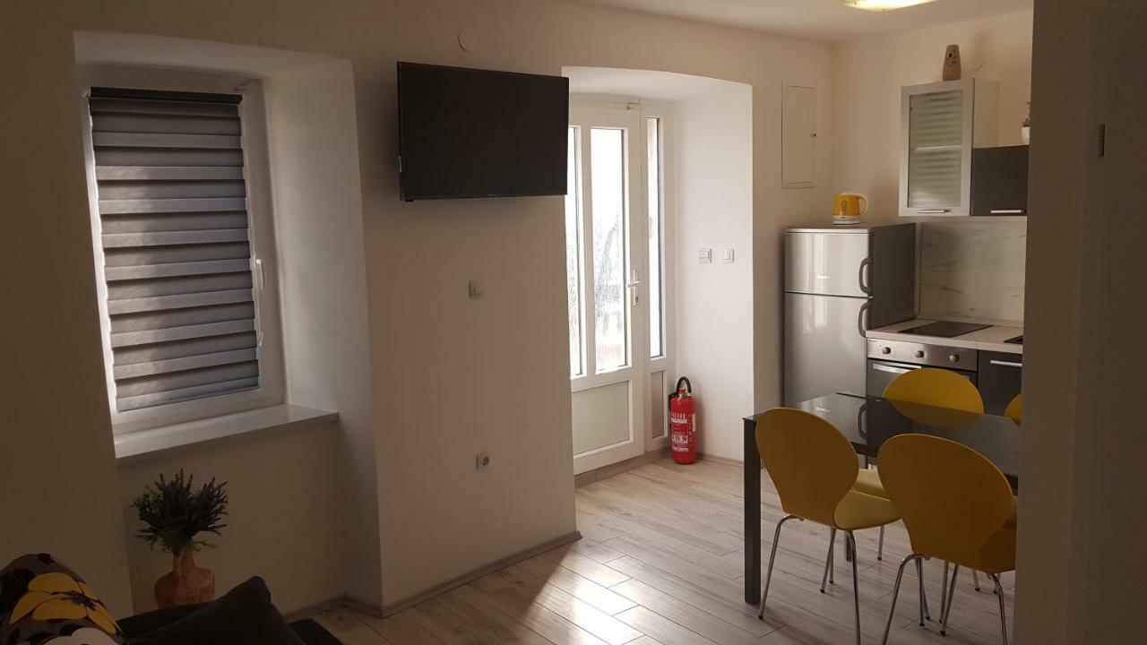 Apartmant Bionda Novi Vinodolski, Cozy And Nice Apartment For 4 People In The City Center Luaran gambar