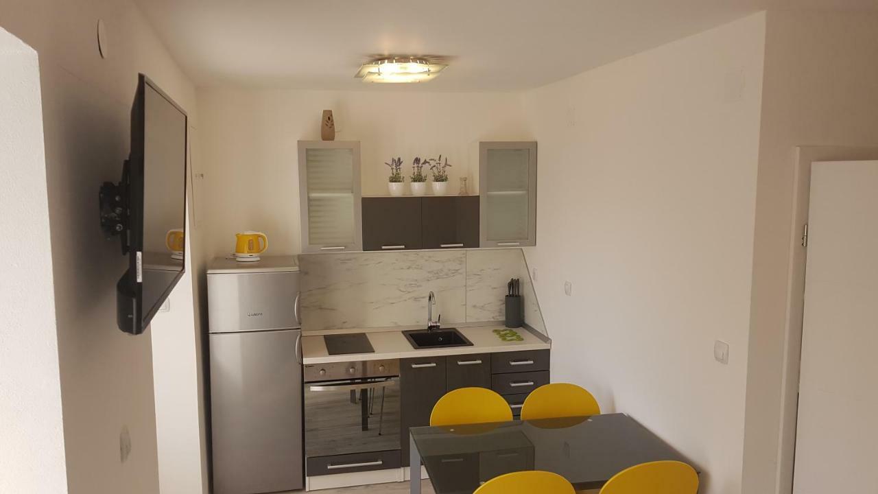 Apartmant Bionda Novi Vinodolski, Cozy And Nice Apartment For 4 People In The City Center Luaran gambar