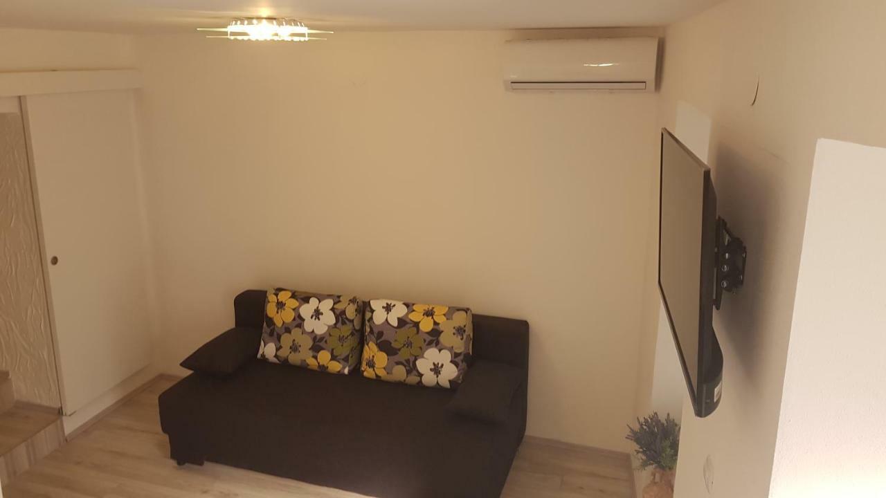 Apartmant Bionda Novi Vinodolski, Cozy And Nice Apartment For 4 People In The City Center Luaran gambar