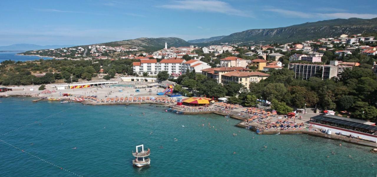 Apartmant Bionda Novi Vinodolski, Cozy And Nice Apartment For 4 People In The City Center Luaran gambar